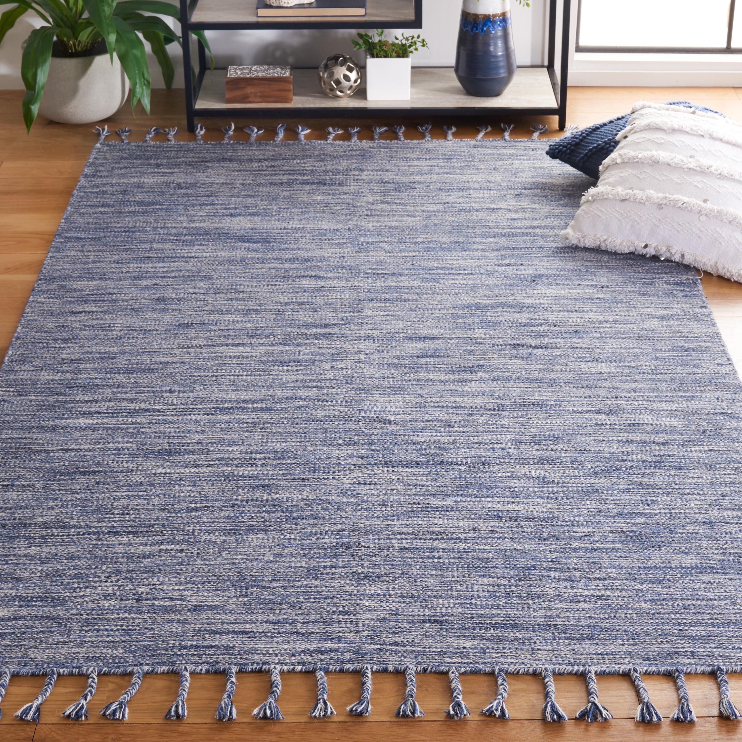 SAFAVIEH Dhurries Ksenija Solid Wool Area Rug, Navy/Beige, 4' x 6'