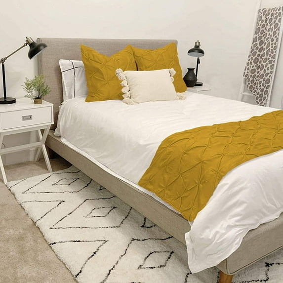 Bed Runner 100% Cotton 800 Thread Count 1 Piece Pinch Pleated Bed Runner, Decorative Bed Scarf, 1 Pinch Pleated Bed Runner (King Size, Golden)