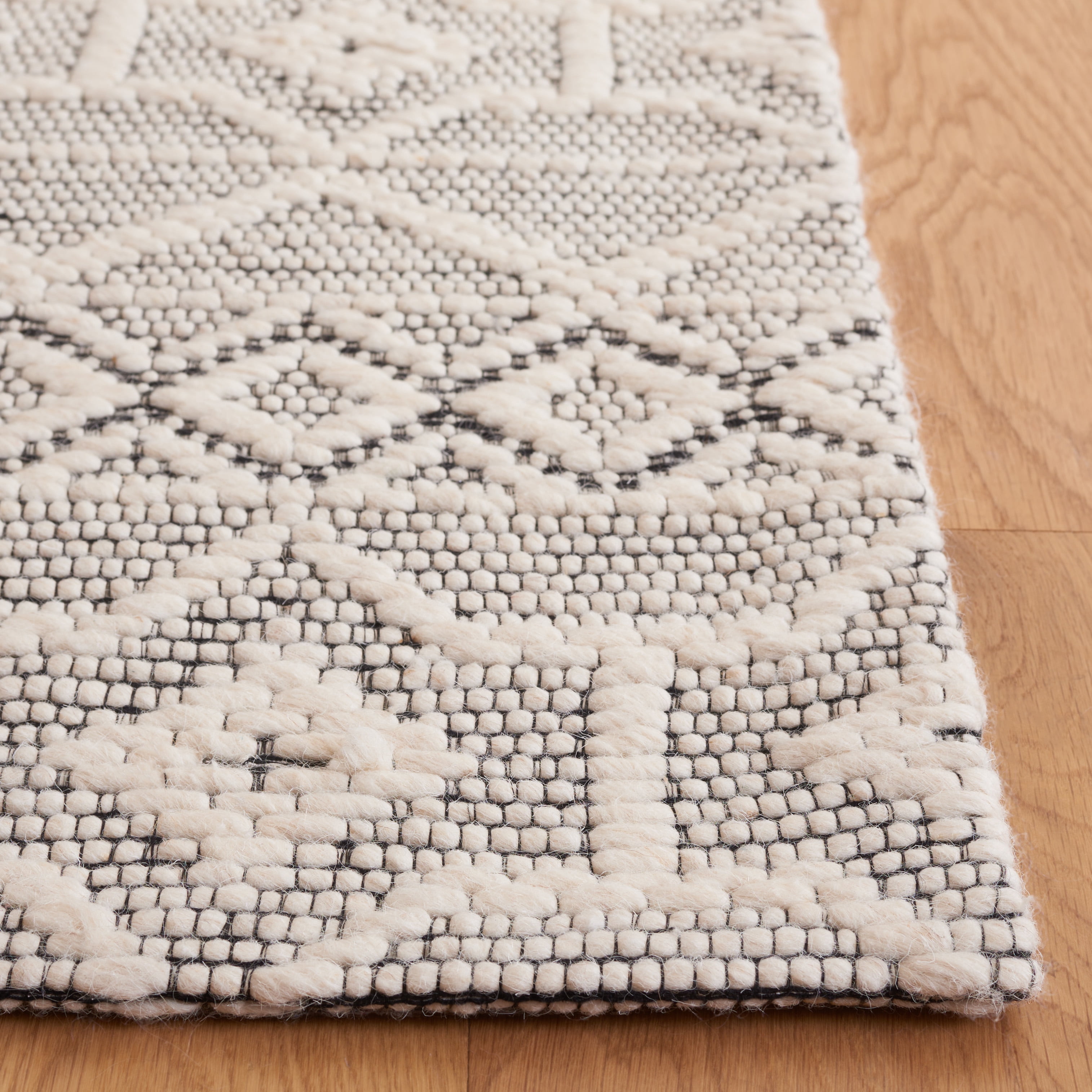 SAFAVIEH Marbella Freddy Southwestern Area Rug, Gray/Ivory, 4' x 6'