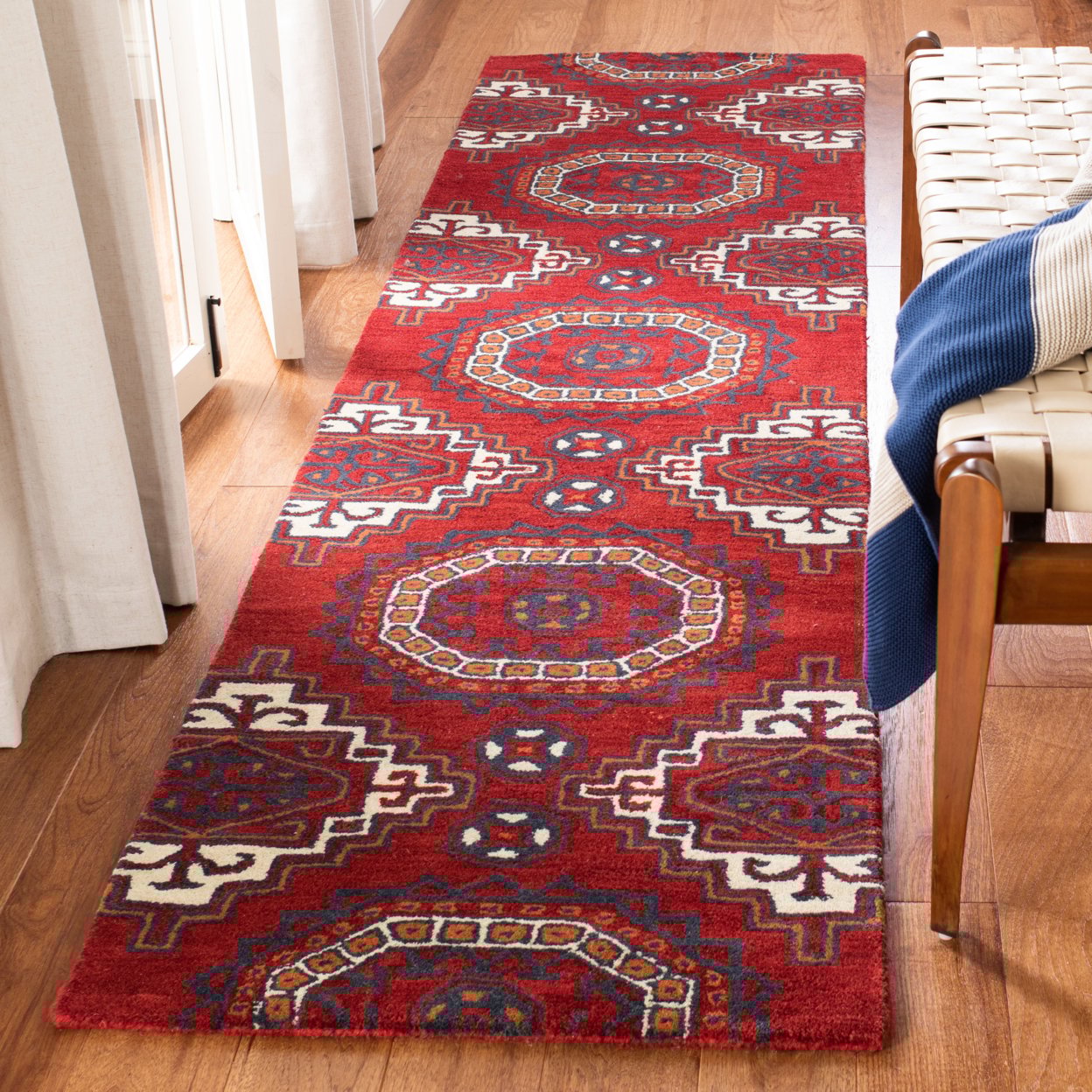 thumbnail image 3 of SAFAVIEH Wyndham Winifred Floral Wool Runner Rug, Red, 2'3" x 9', 3 of 10