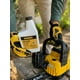 thumbnail image 4 of Aceite para motosierra DEWALT biodegradable 473 ml de alto rendimiento, 4 of 8