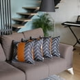 thumbnail image 2 of Ensemble de 4 Housses de Coussin Décoratives en Faux Cuir Vegan, 2 of 3
