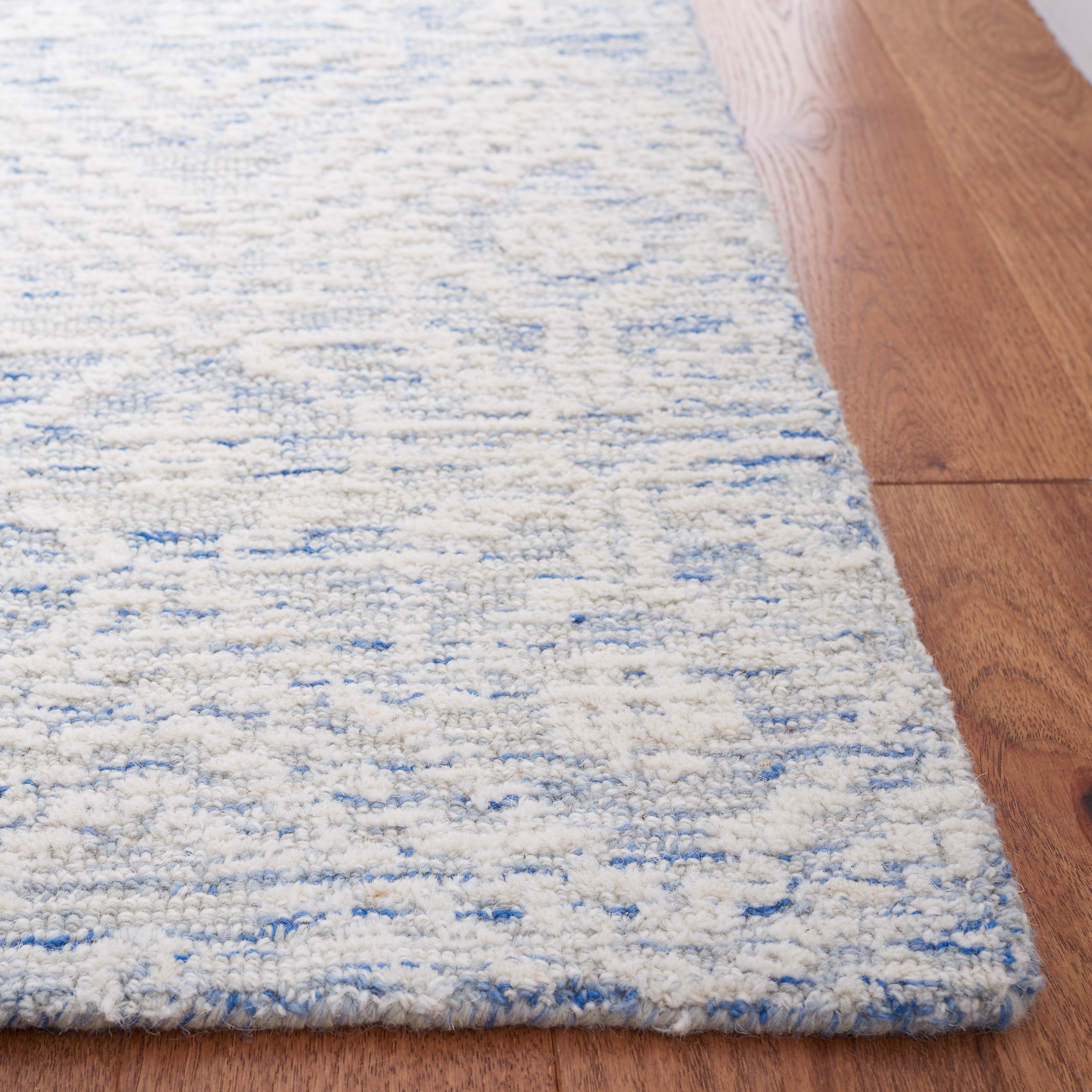 SAFAVIEH Metro Belize Medallion Area Rug, Blue/Ivory, 5' x 8'