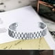 thumbnail image 4 of Pulsera magnética ajustable con apertura de tendencia, pulsera con imán de malla., 4 of 4