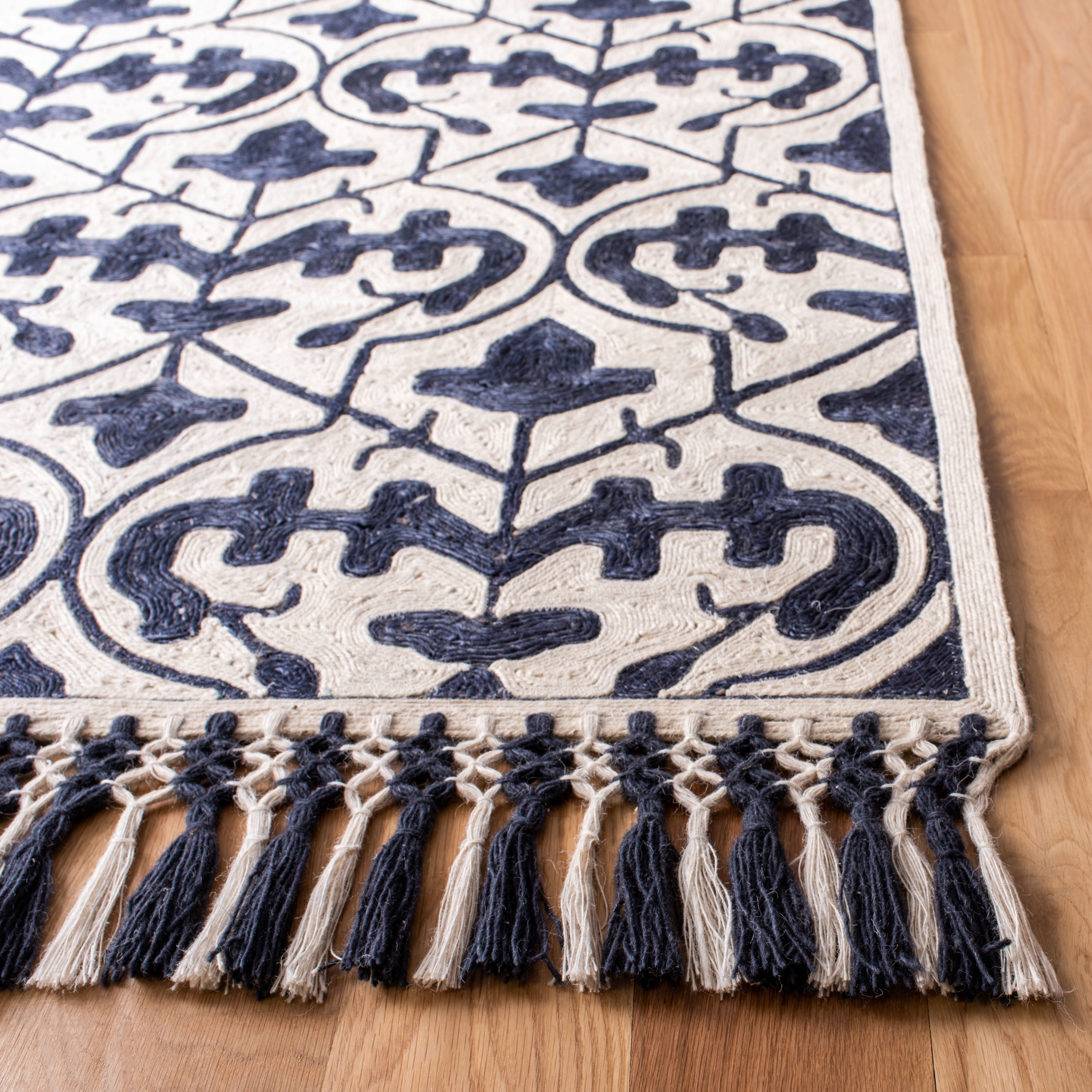 SAFAVIEH Sahara Catriona Geometric Trellis Area Rug, Navy/Ivory, 5' x 8'