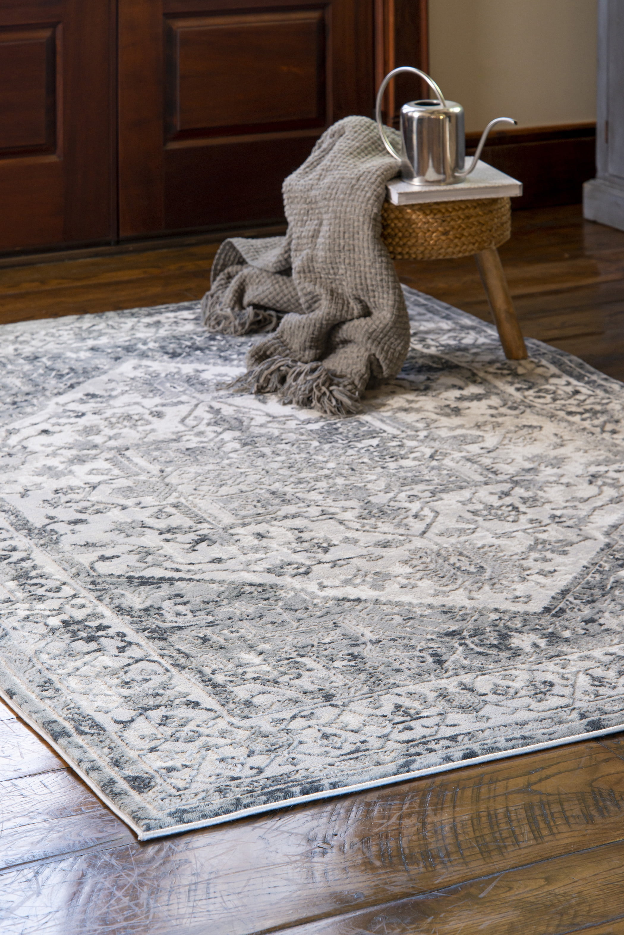 United Weavers Evolution Wraith Traditional Medallion Runner Rug, Grey, 2'7" x 7'2"