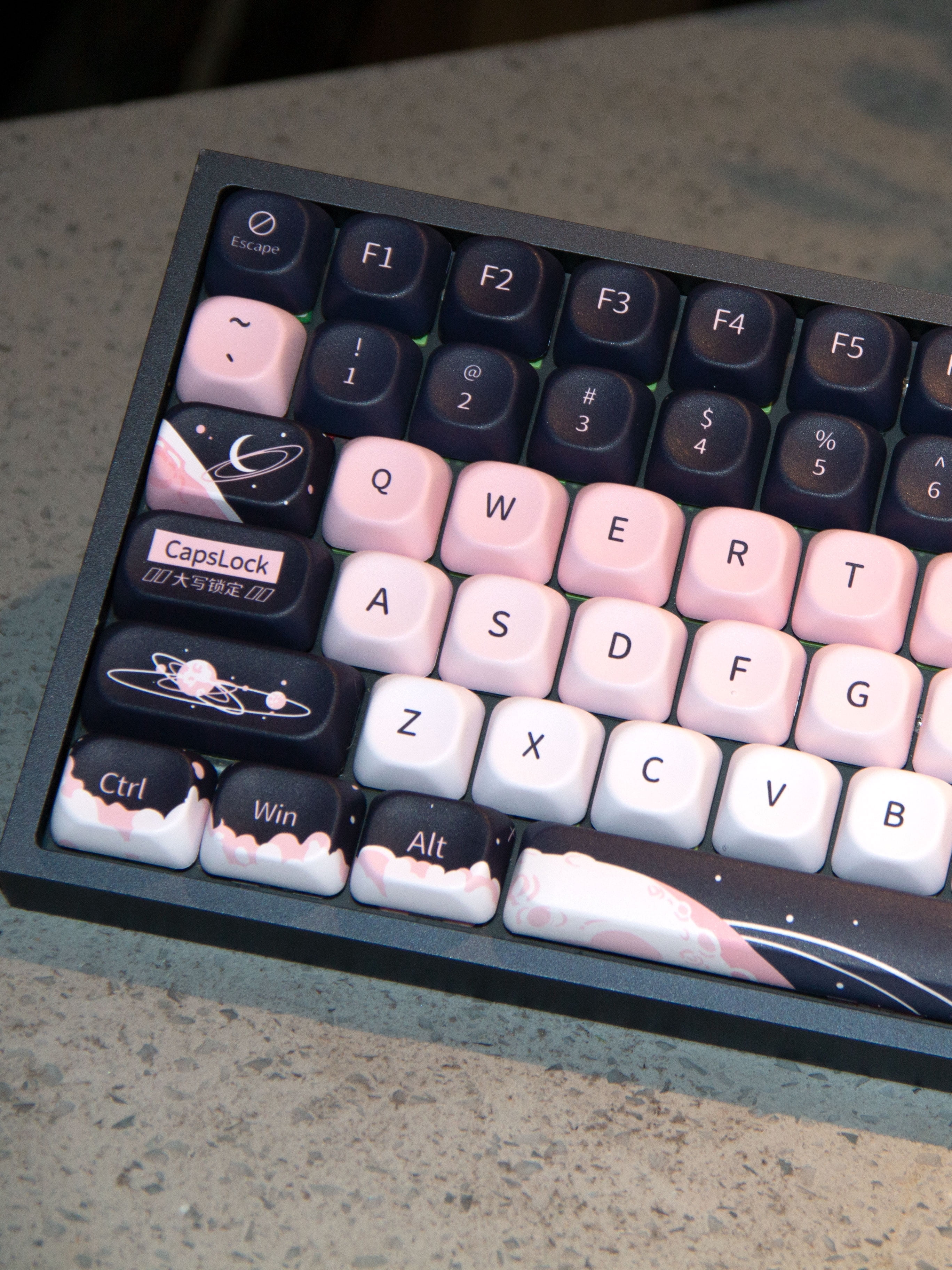 Planet Escape Keycap Pbt Full Five-Sided Thermal Sublimation 120 Key Moa Pink Black Keycap