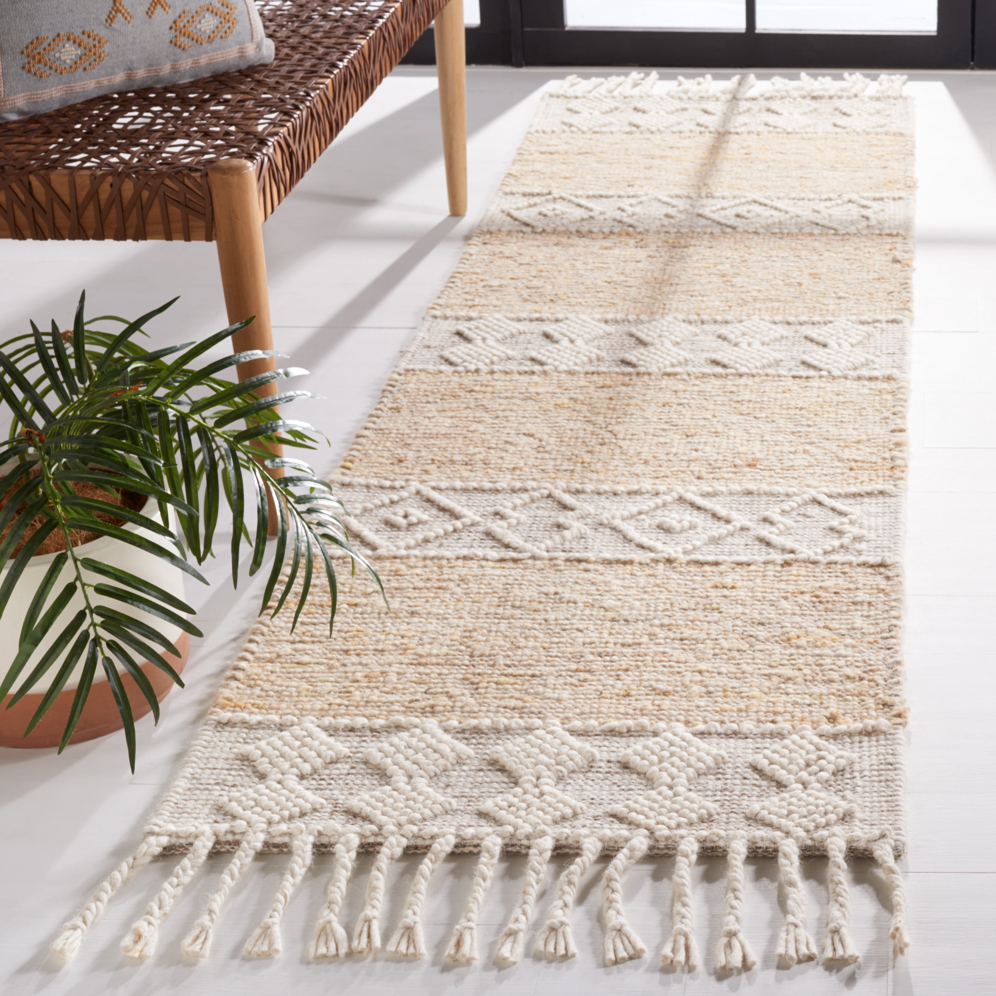 SAFAVIEH Natura Caitriona Southwestern Runner Rug, Ivory/Beige, 2'3" x 8'