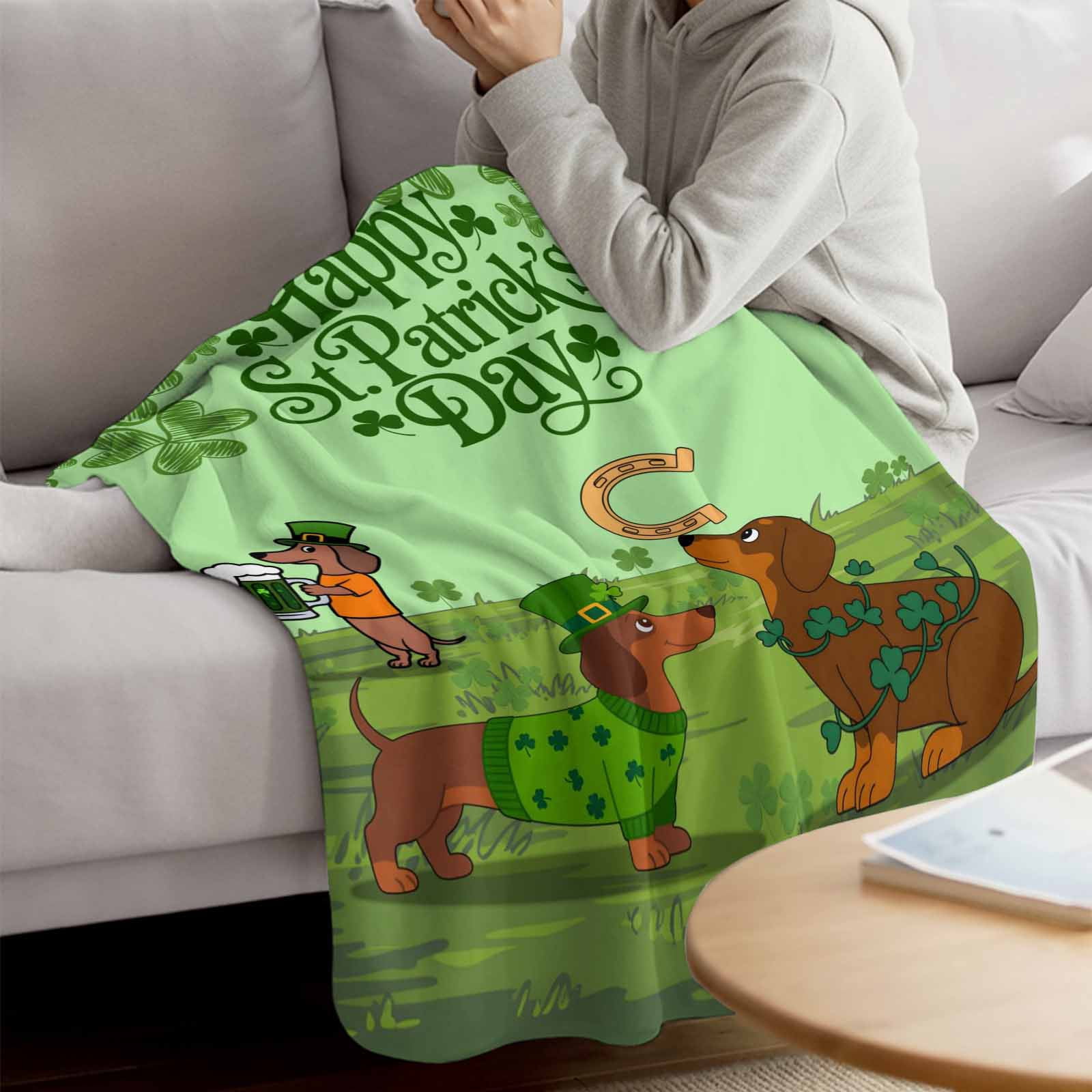 Green St. Patrick's Day Blanket Soft Cozy Warm Throw Blanket for Couch, Plush Fuzzy Flannel Fleece Blankets for Sofa, Green Lucky Clovers Dog Bed Blankets Lightweight Gifts for Women, 32"x48"