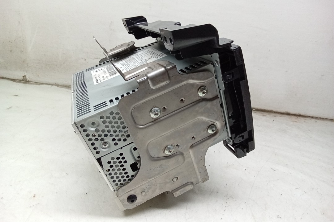 Pre-Owned 11 2011 Nissan Maxima CD Player Radio Receiver OEM - Verify Specific Vehicle Fitment In Description - (Good)