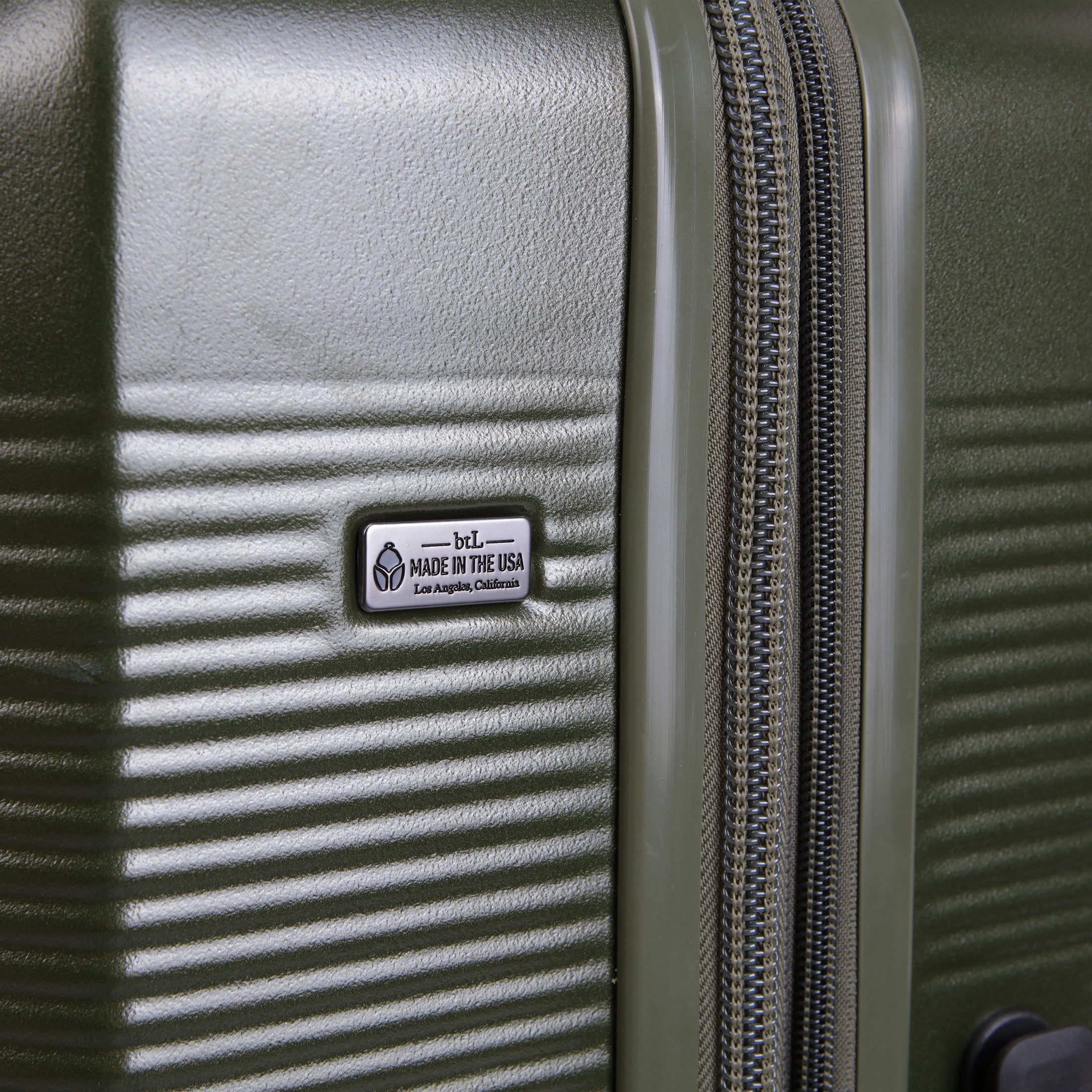 btL 20-inch Carry-On Expandable Hardside Upright Luggage With 360 Spinner Wheels and Divider Pockets, Green