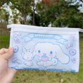 thumbnail image 1 of ⊕ Bolsa De Lápices Sanrio Kuromi Melody Cinnamoroll De Gran Capacidad De Una Sola Capa De Doble Cara Multifunción Bolso De Cosméticos Para Niña Regalo, 1 of 4