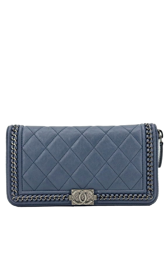 Pre-Owned Chanel Boy Quilted Calfskin Leather Zip Around Wallet Blue