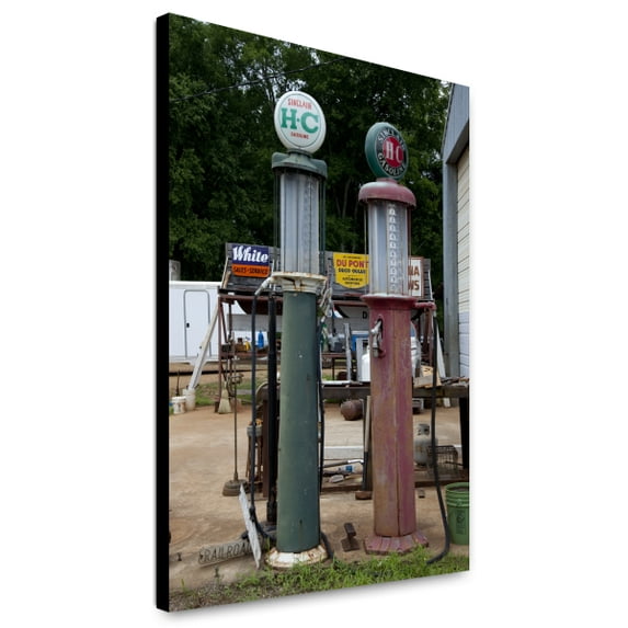 Canvas Print: Historic Buildings And Antiques In Mooresville, Alabama, 2010