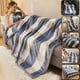 thumbnail image 1 of Manta de Felpa Extra Gruesa, Cubrelecho de Franela, Colcha de Peluche con Doble Capa, 200 x 150 cm, Cálida y Acogedora para la Cama, el Sofá o la Siesta en la Oficina, 1 of 8