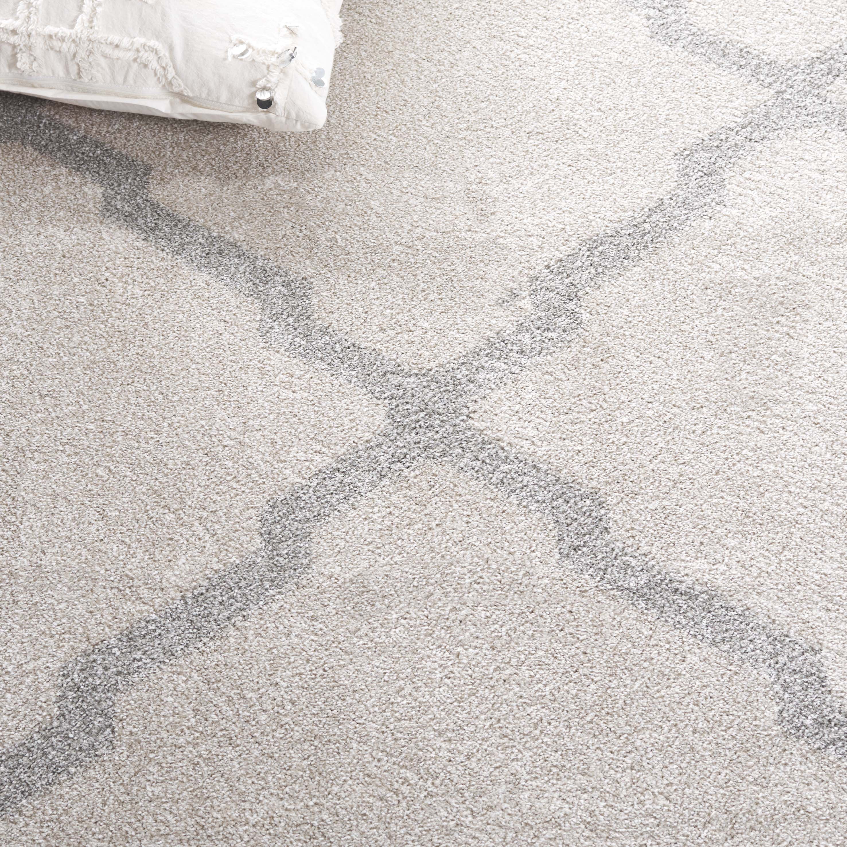 Safavieh Amherst Sharalyn Geometric Runner Rug, Beige/Light Gray, 2'3" x 9'