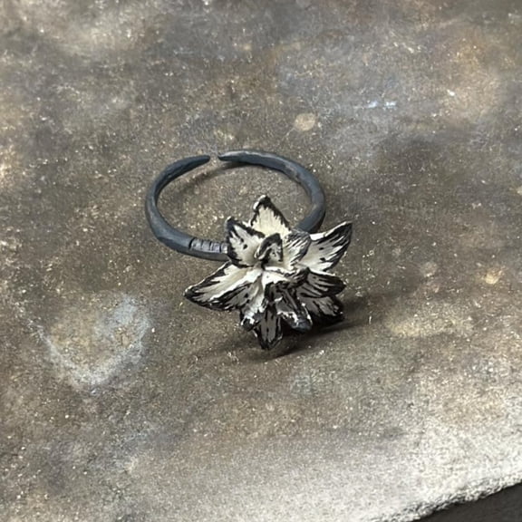 Black White Lily Flower Ring Adjustable Open Band Fashion Jewelry Floral Design Accessory for Women Daily Wear