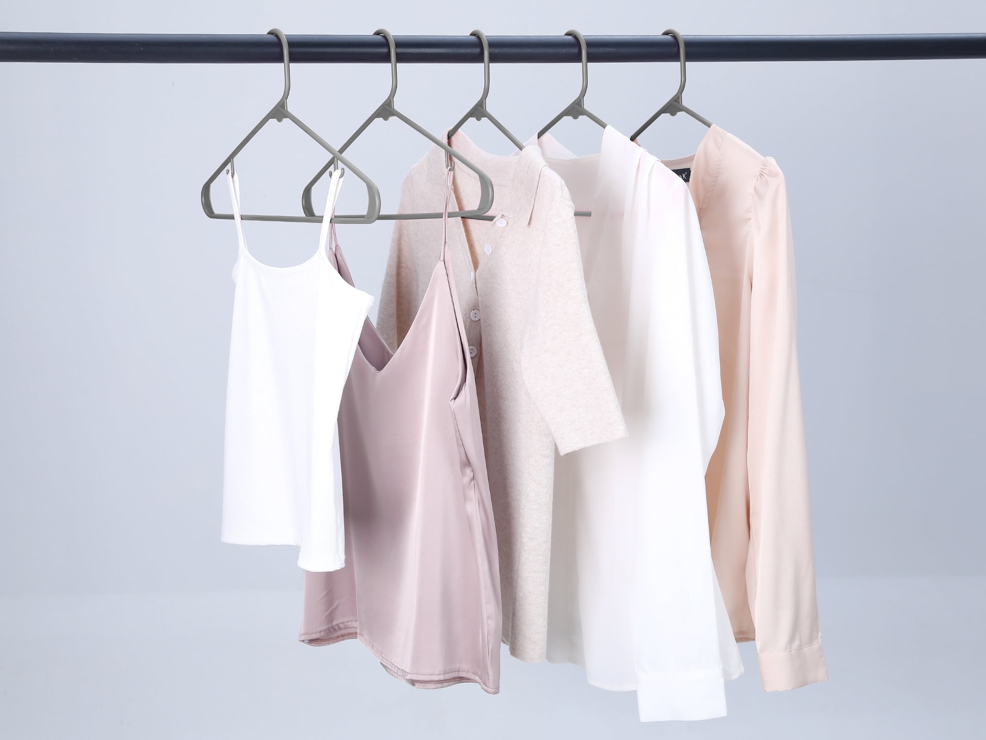 REGALWOVEN 20 Pcs Plastic Hangers, Coat Hangers, Perfect Space Saving Clothes Hangers for Closet, Clothing, Coats, Pants, or Shirts Gray