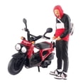 thumbnail image 1 of Figura masculina a escala 1/64 conduciendo una motocicleta, maqueta arquitectónica, tren de personas diminutas negro rojo, 1 of 8