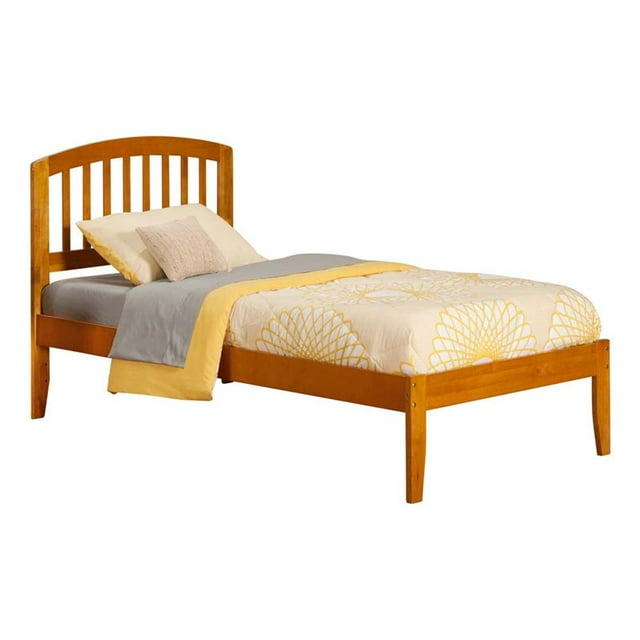 Atlantic Furniture Lit Plate-Forme Simple Broche Richmond en Latte Caramel
