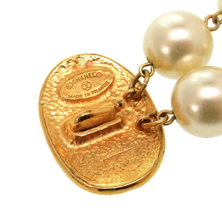 Vintage Chanel Coco Mark Large Mabe Pearl Clip-On Earrings – Timeless  Vintage Company