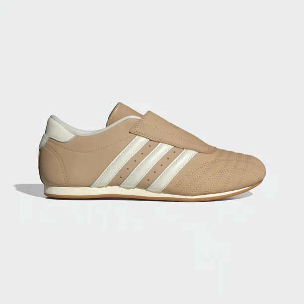 Adi-das Originals Taekwondo Shoes in Magic Beige/Off White/Gum