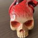 thumbnail image 2 of Adorno de escritorio con forma de corazón de calavera, adorno de Halloween con forma de corazón de calavera, adorno de cumpleaños para familia y niños, 2 of 3