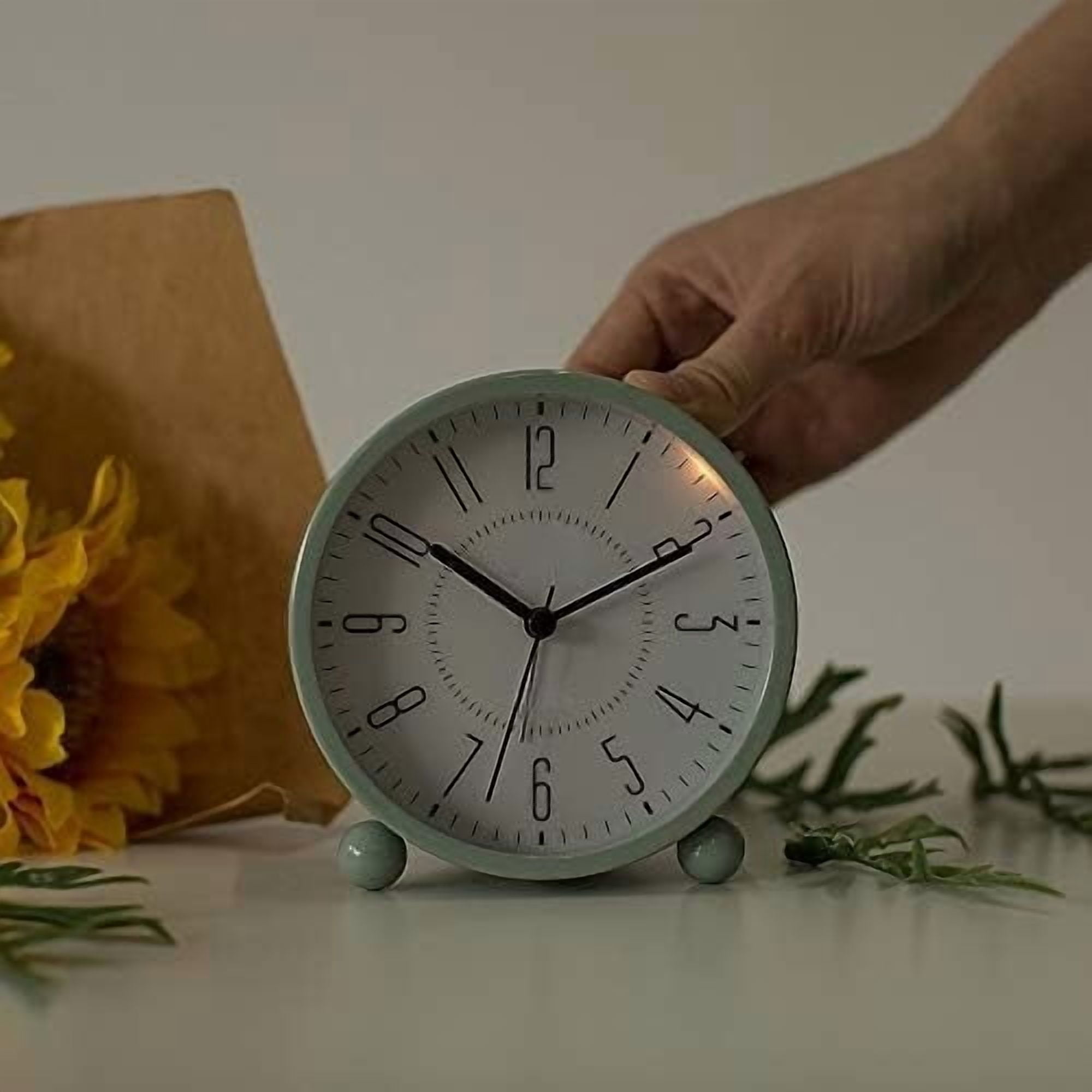 Super Silent Metal Alarm Clock,Beep Wake Round Alarm Clock with Night Light,Battery Operated,Easy Set,Simple & Retro for Desk, Bedroom and Home Decoration(Green)