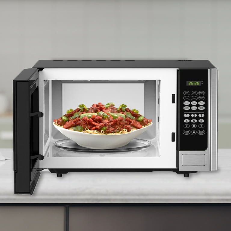 Black+Decker Compact Countertop 900W 0.9 Cu Ft Microwave Oven