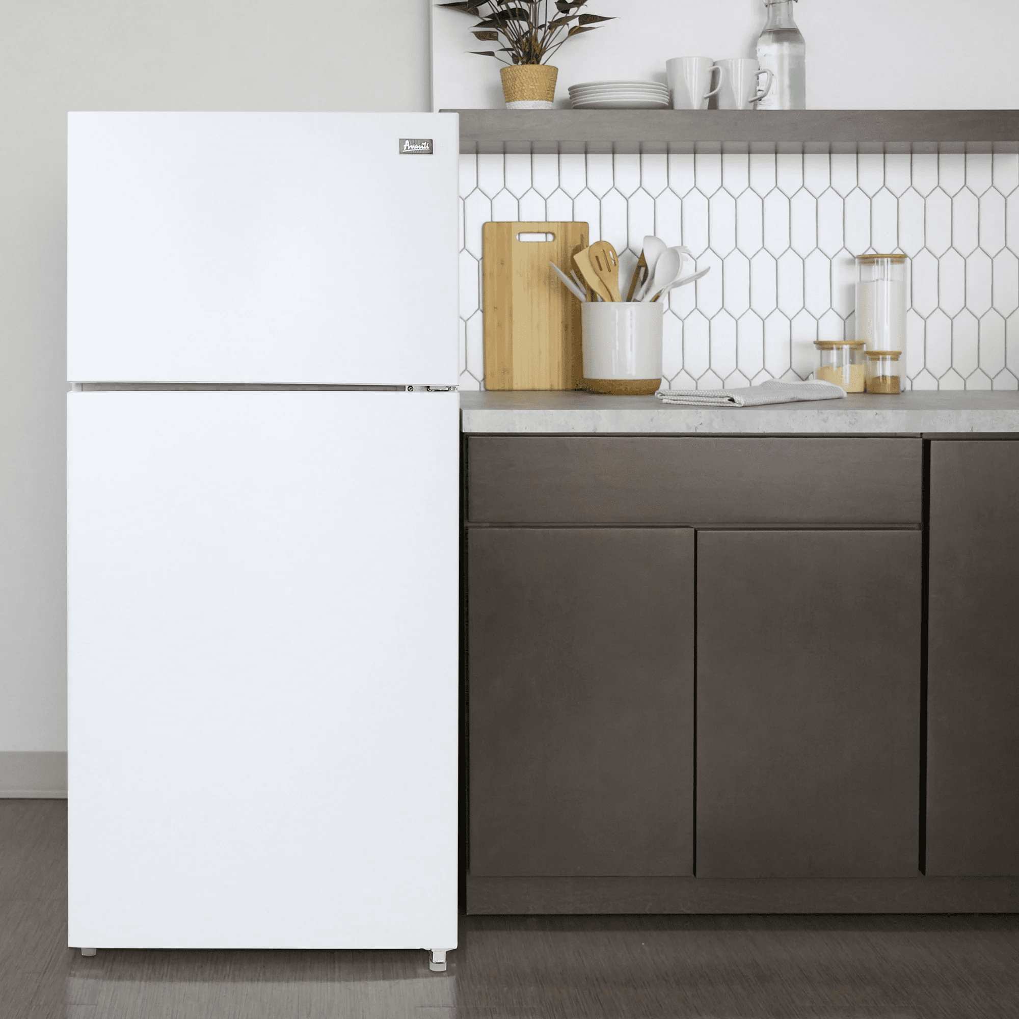 Avanti Frost-Free Apartment Size Refrigerator, 18.0 Cu. ft. Capacity, in White (FF18D0W-4)
