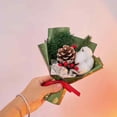 thumbnail image 2 of Ramo de rosas y bayas de Papá Noel hecho a mano con crochet, regalo para amigas y mujeres, perfecto para decoración navideña, decoración del hogar y fiestas, 2 of 5