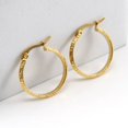 thumbnail image 2 of Pendientes de hebilla con patrón de Gran Muralla de acero de titanio dorado de 18 k, pendientes de acero inoxidable sencillos de moda para mujer, 2 of 4