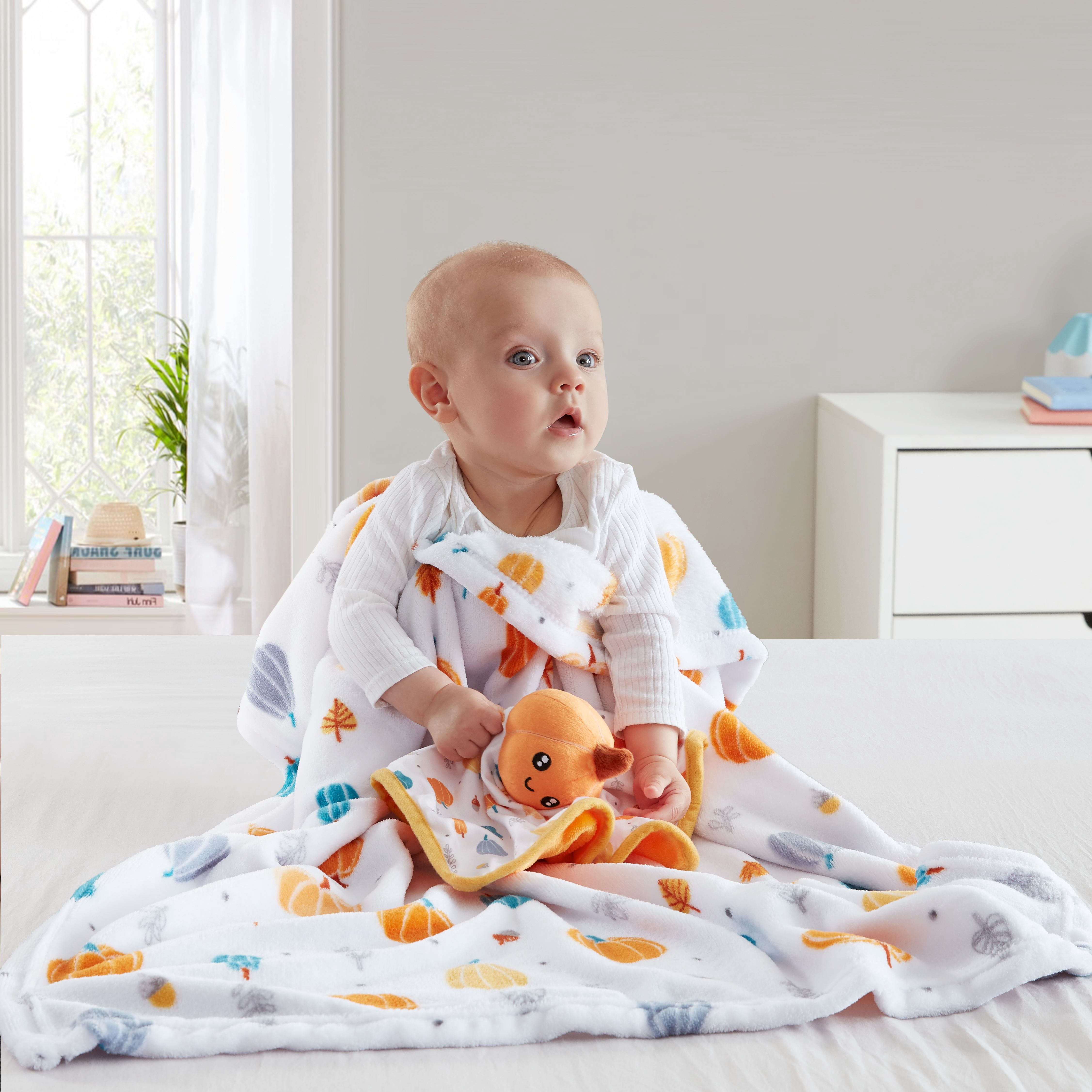 Parent's Choice 30" x 36" Pumpkin Baby Blanket, White