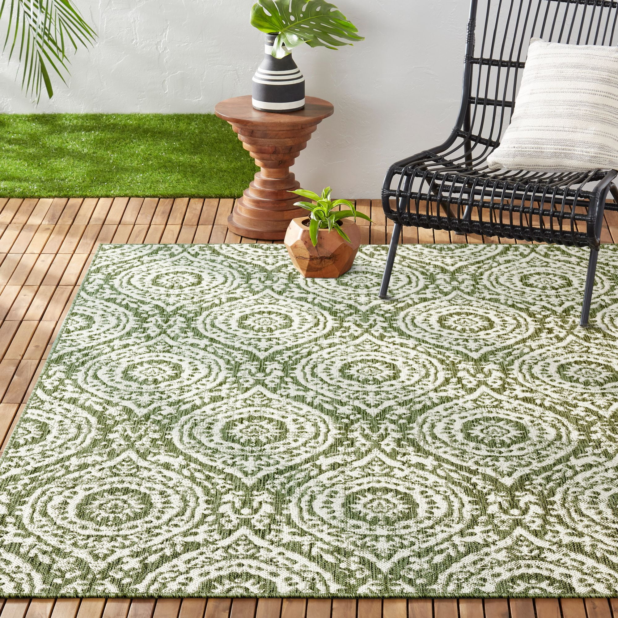 Nicole Miller New York Patio Country Zoe Moroccan Damask Indoor/Outdoor Area Rug, Light Green/Ivory , 5'2"x7'2"