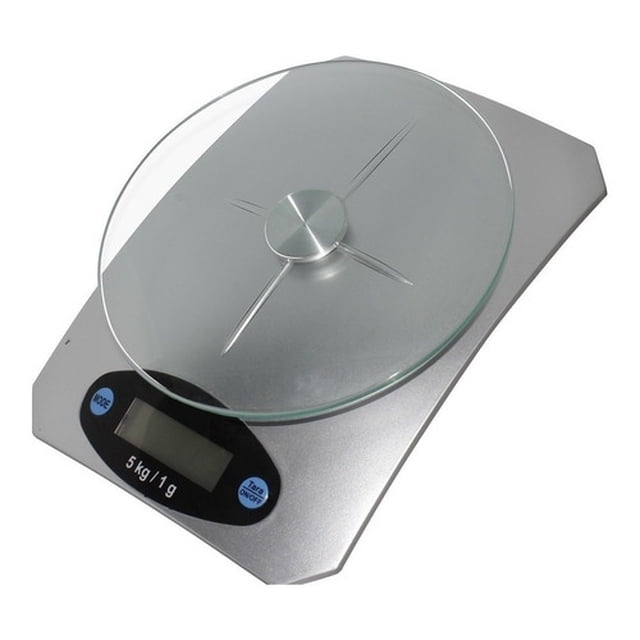 bascula digital gramera capacidad 5kg cocina alimentos base plateada /e Vista 3/4 frontal de báscula digital gramera plateada con plataforma circular de vidrio desmontable, pantalla LCD negra de dígitos grandes y botones azules; precisión 1 g y capacidad 5 kg, función tara y selección de unidades, adecuada para pesar ingredientes y porciones.