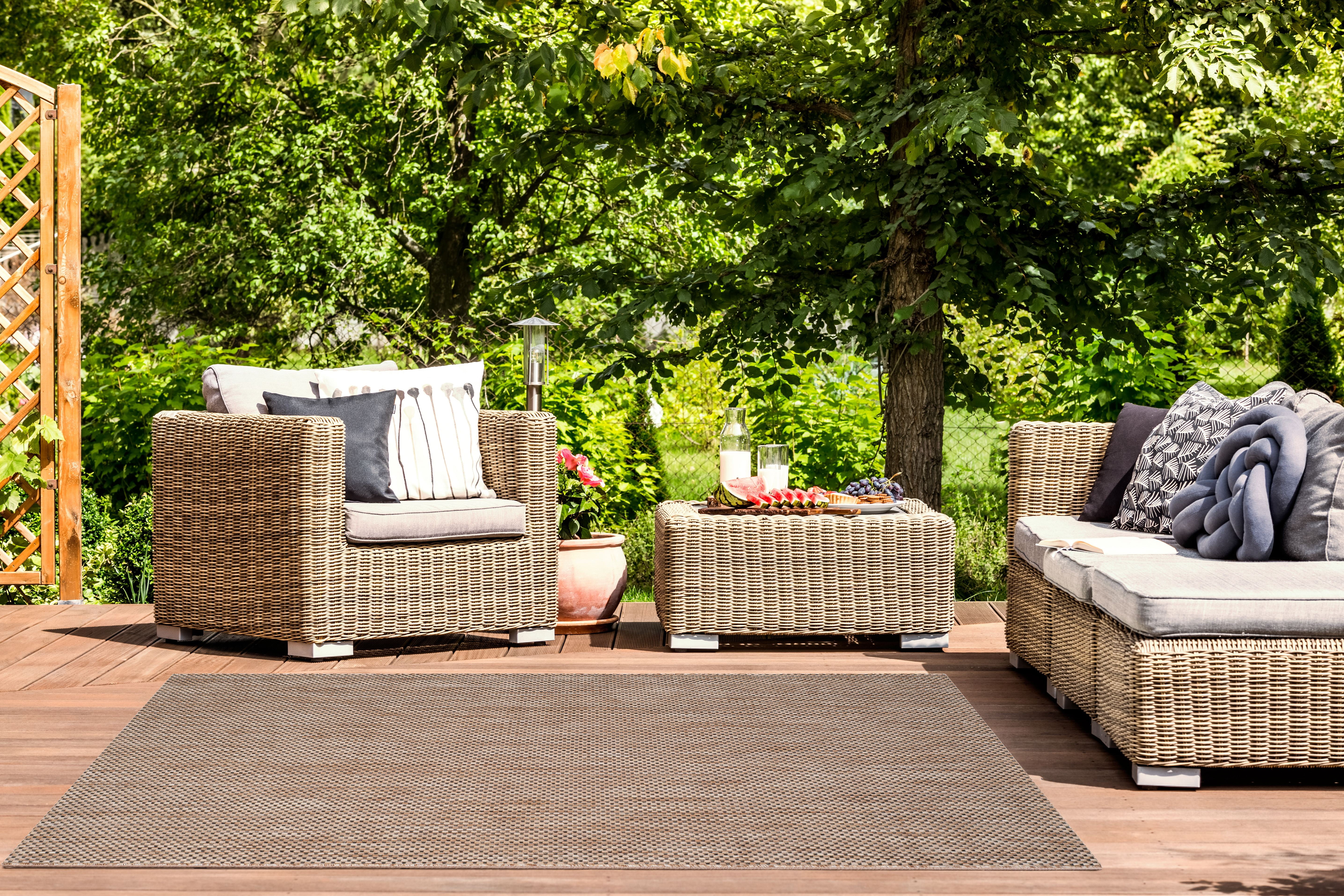 Safavieh Courtyard Finnian Solid Indoor/Outdoor Area Rug, Natural/Black, 6'7" x 9'6"