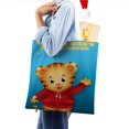 thumbnail image 4 of Daniel Tiger's Neighborhood Bolso de tela con estampado de lienzo para mujer, bolsa de compras reutilizable y estética, con cremallera interior, regalo para mujer,40*45cm., 4 of 6