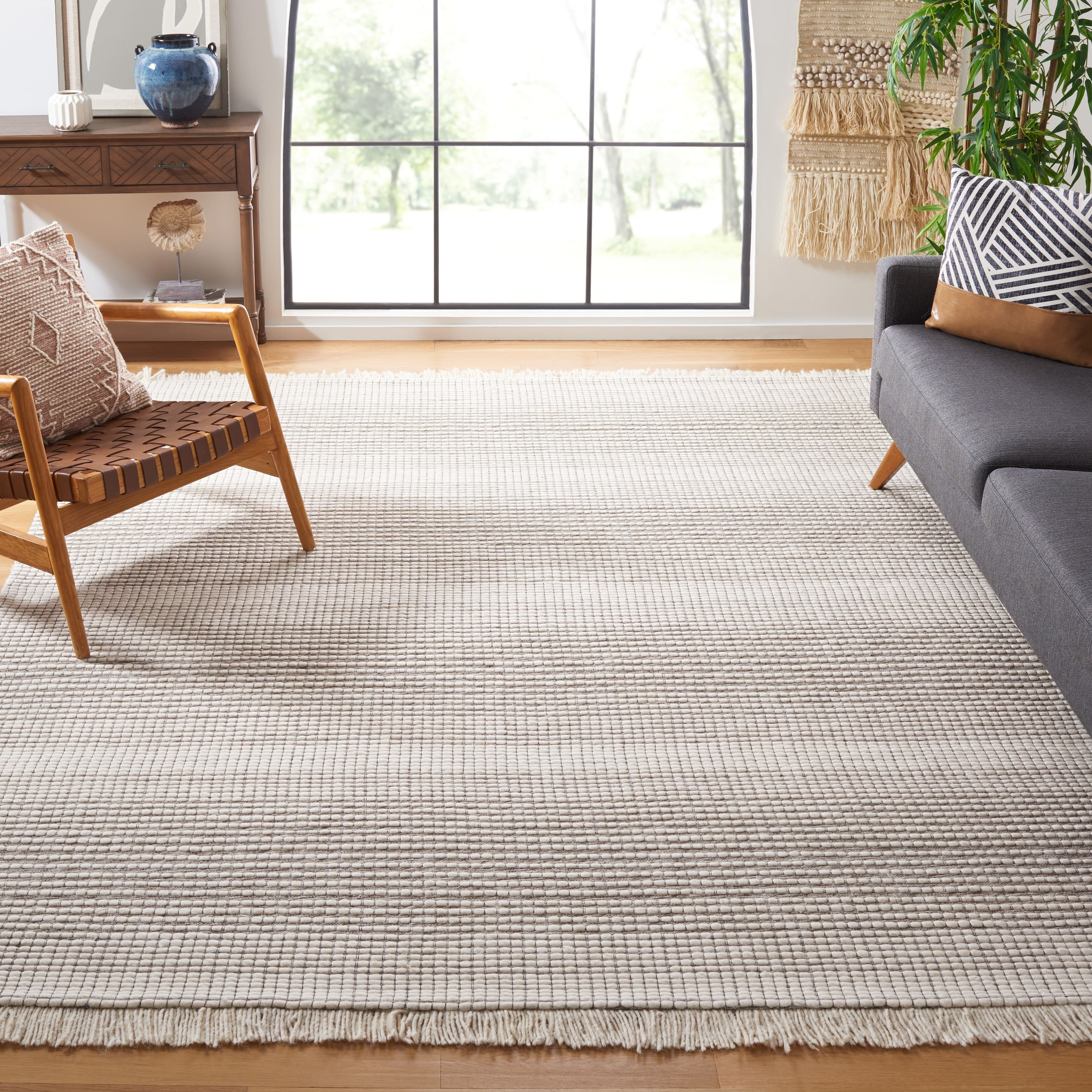 SAFAVIEH Marbella Peronal Distressed Area Rug, Ivory/Black, 3' x 5'