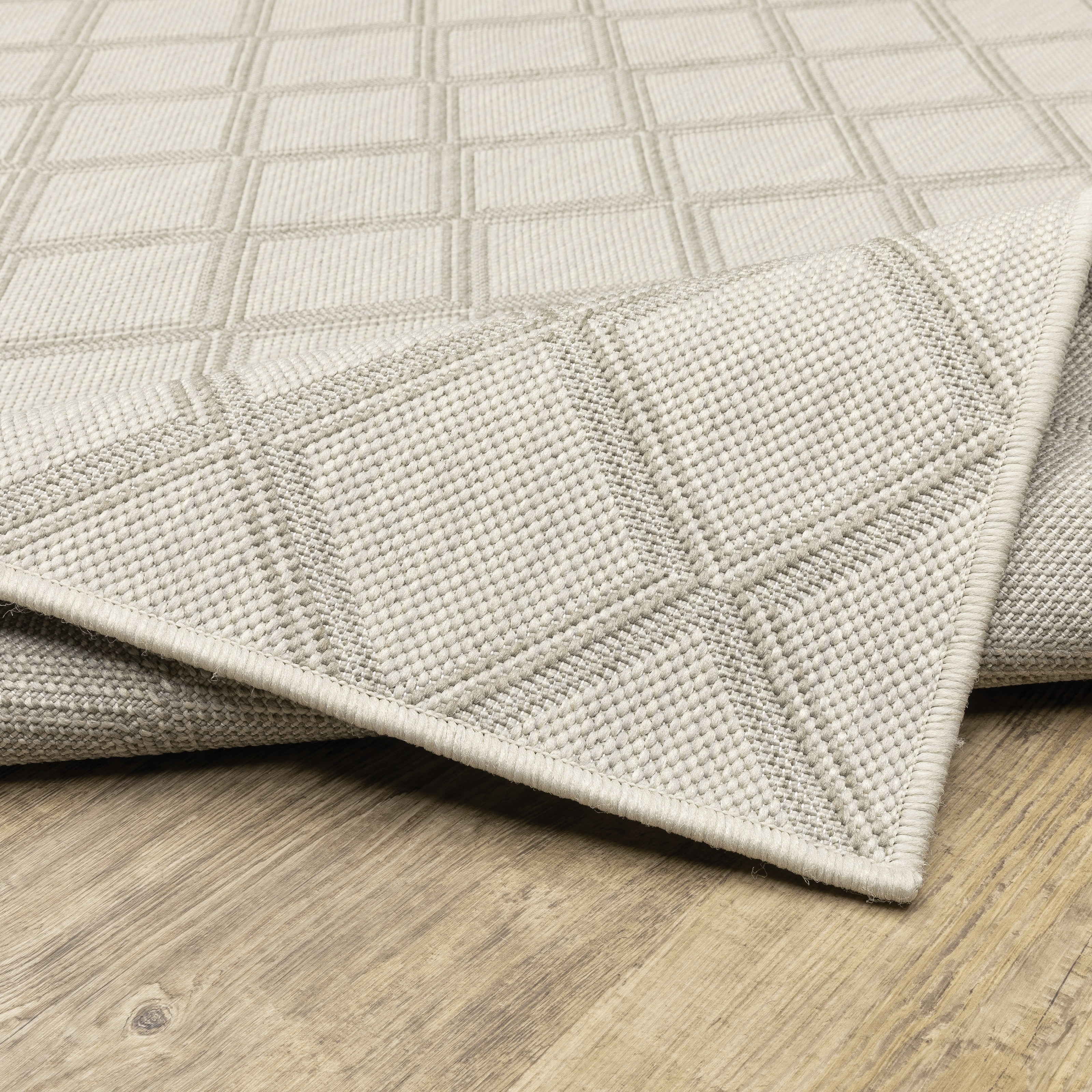 Avalon Home 6' x 9' Ivory and Gray Geometric Outdoor Rug