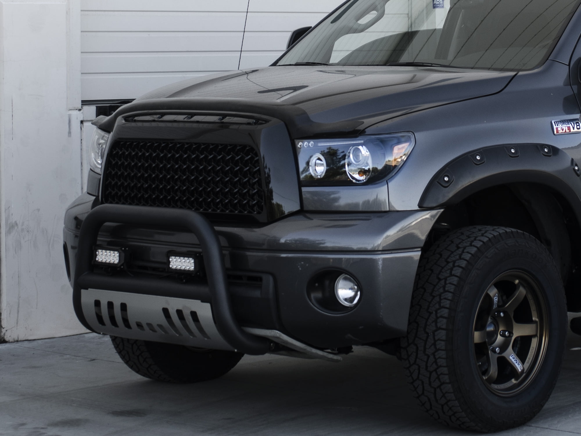 Chrome Armordillo USA 7142619 Classic Bull Bar Fits 2008-2010 Ford E-Series