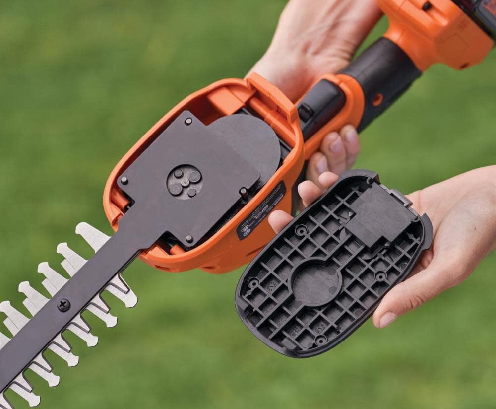 BLACK+DECKER 20V MAX* POWERCONNECT 3/8 in. Cordless Shear Shrubber Kit, (BCSS820C1)