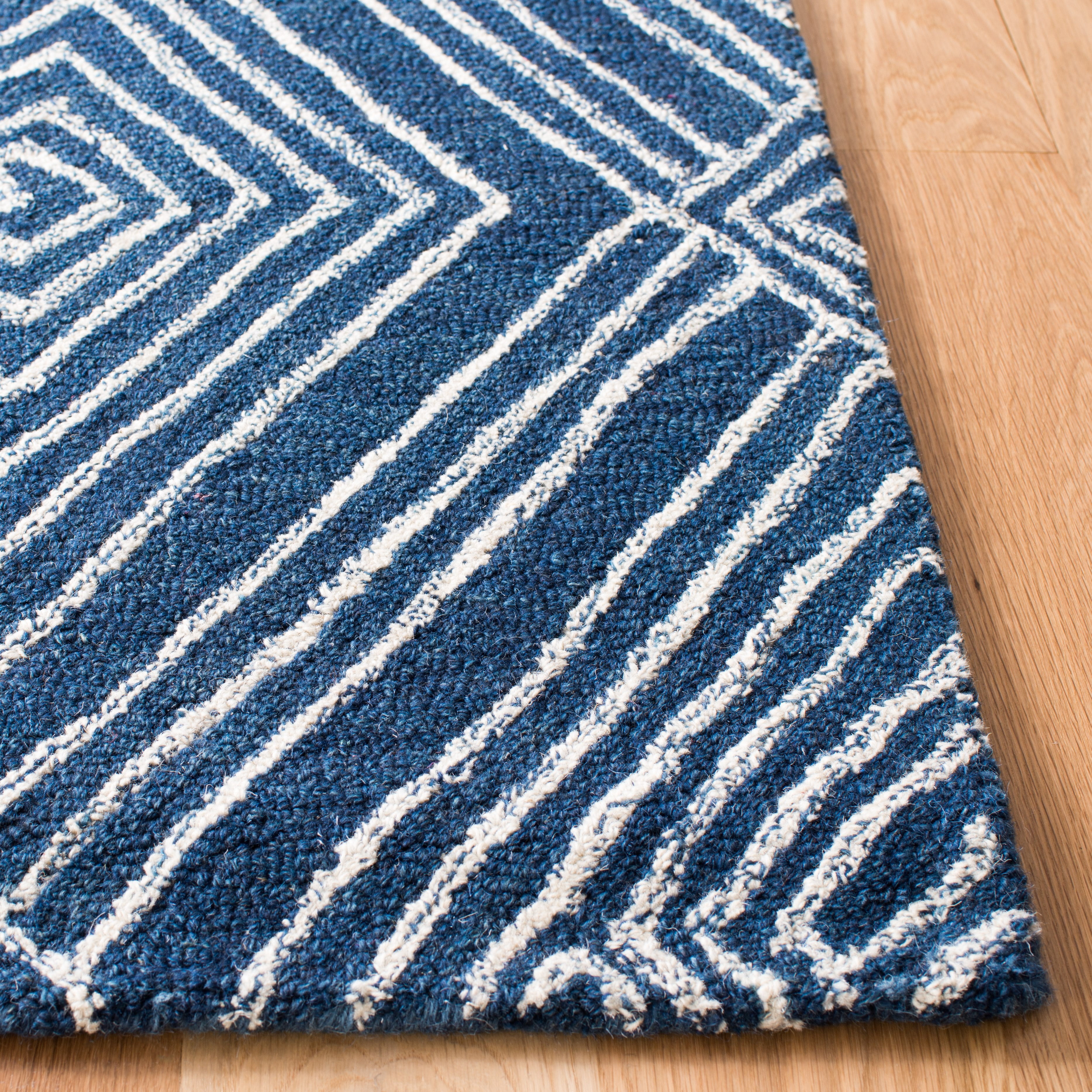 SAFAVIEH Micro-Loop Colton Geometric Area Rug, Navy/Ivory, 2'6" x 4'