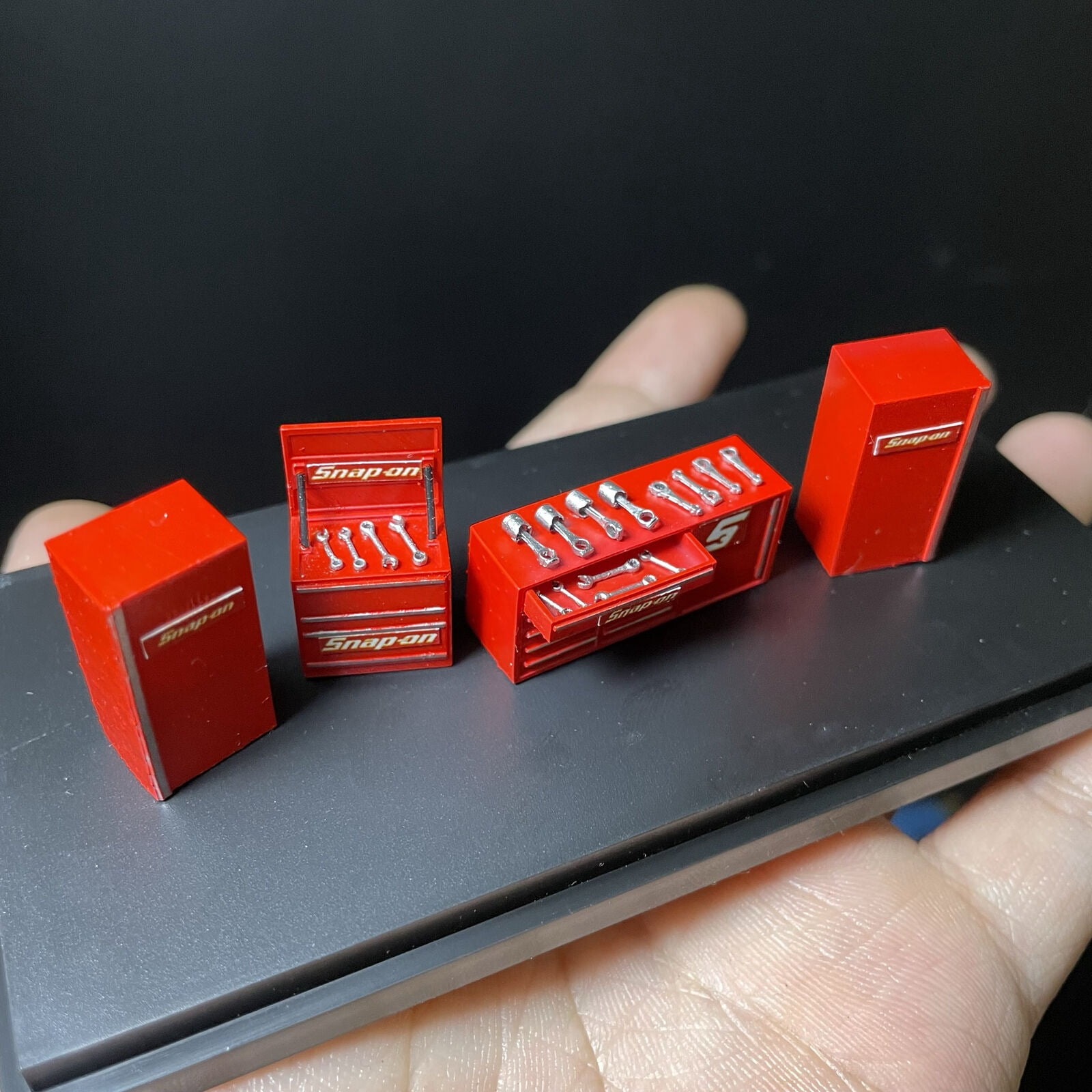 1:64 Scale Diorama Car Garage Workbench Model Kit Garage Accessories Red Tool Cabinet Equipment for Diecast Car Model,Workshop Maintenance Repair Scene Display Prop Toy