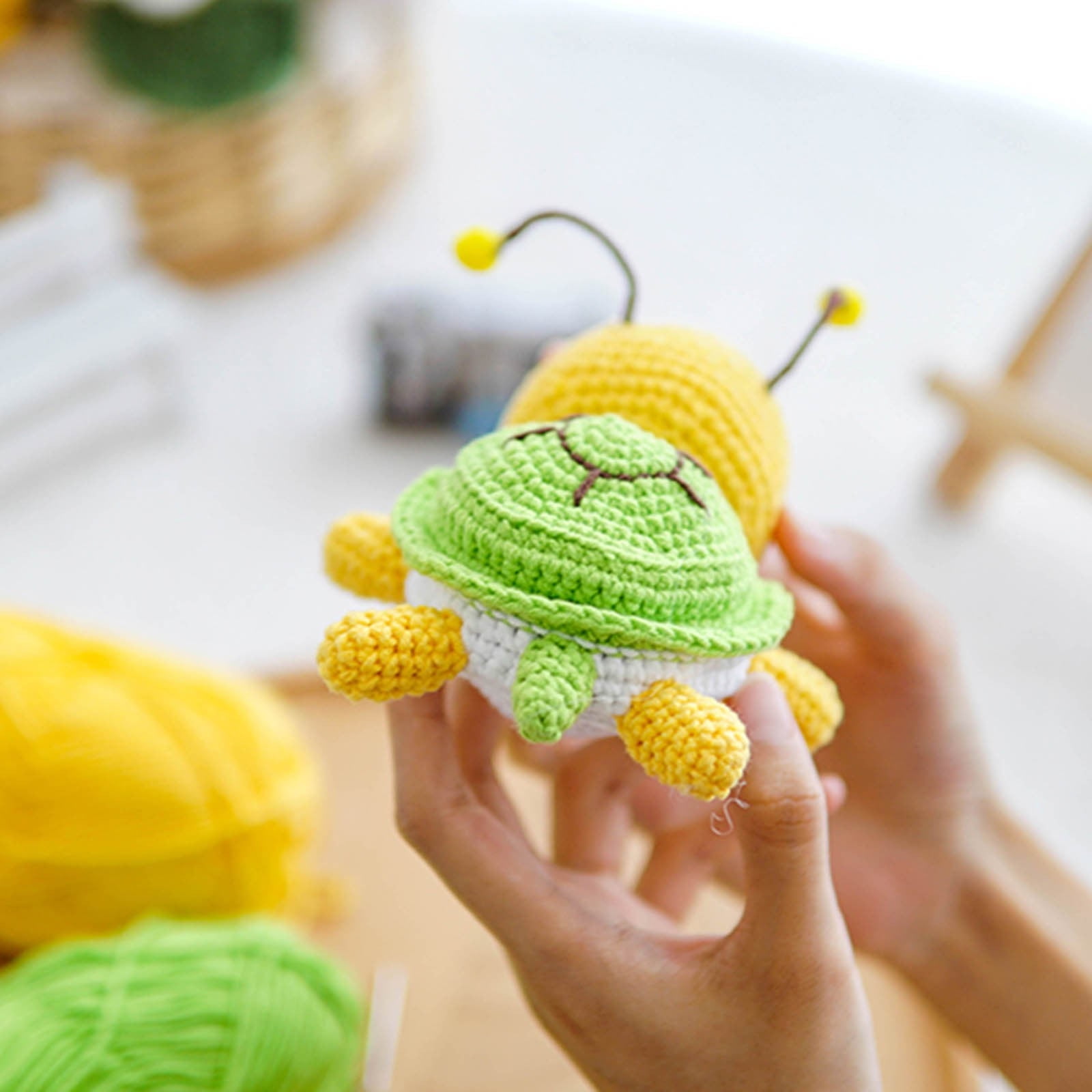 2023 Crochet Animal Kit, The Wobbles Kit Crochet, Turtle Bee Crochet Kit,  DIY Craft Complete Crochet Set for Beginners, Adults and Kids, Includes  Yarn, Hook, Needle Accessories,Green : : Home