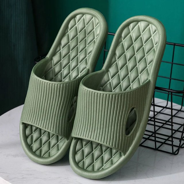 Zapatillas de hombre de talla grande 48 49, suela blanda de EVA, zapatilla de casa para mujer, sandalias de playa de verano para parejas, chanclas informales, zapatos deslizantes para el baño
