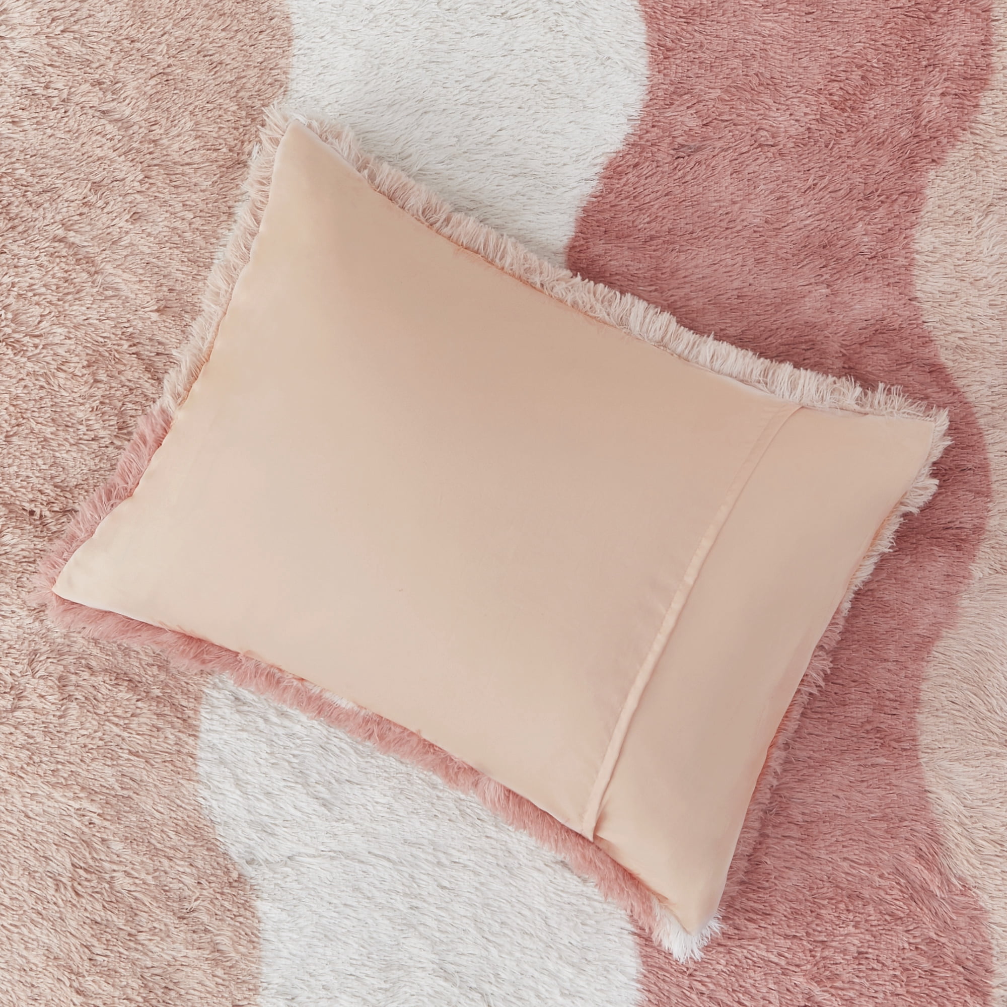 Intelligent Design Twin/Twin XL Comforter Set, Shaggy Faux Fur Wave Warm Bedding Set, 2-Piece Striped Ombre Design Warm Comforter Bed Set, Blush