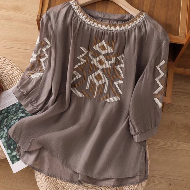 LOVZFMLL Women's Summer Tops Fashionable Embroidery Round-neck Short Sleeved