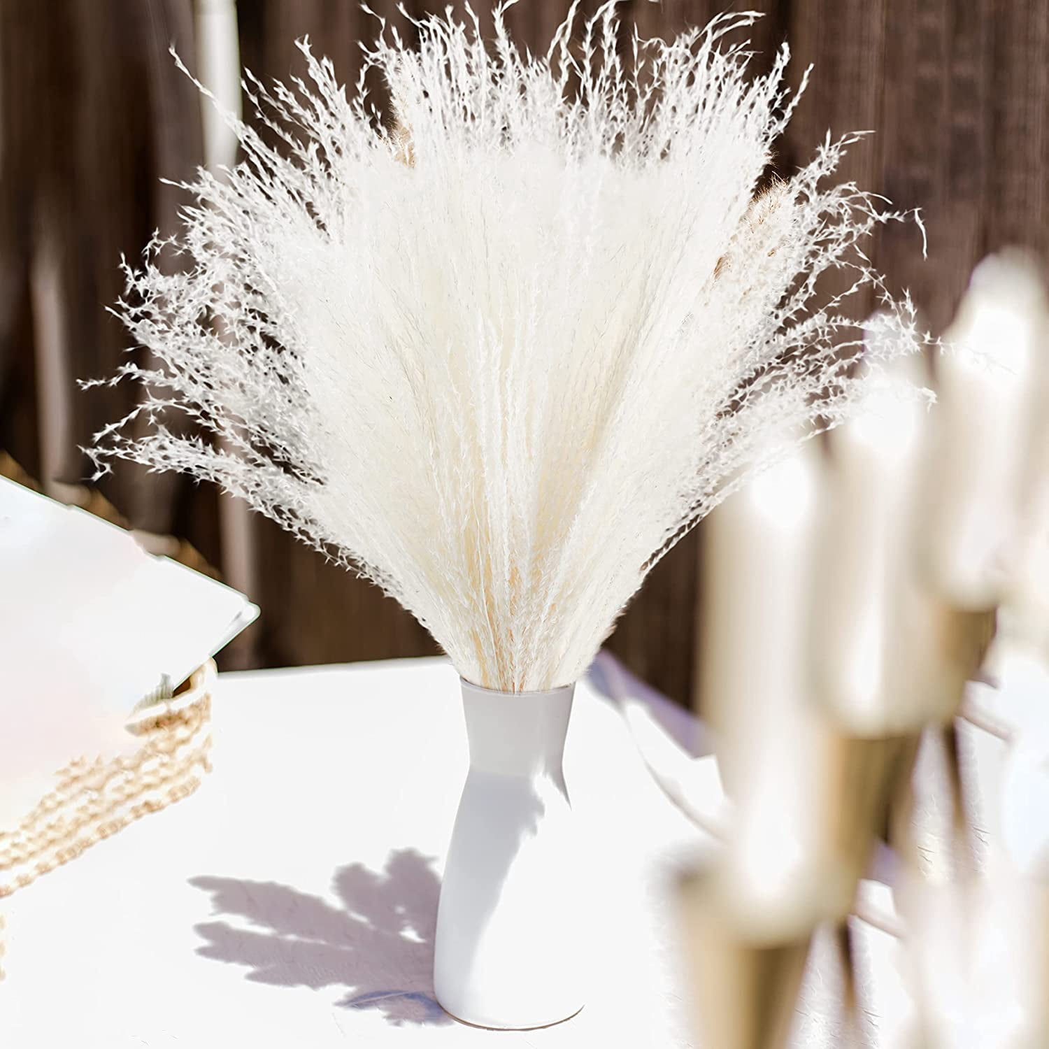 50Pcs Dried Pampas Grass Large Reed Plumes Natural Dried Flower Plants Phragmites Communis Bouquets Stems for Home Wedding Arrangements Vase Wreath Farmhouse Décor 17 Inch