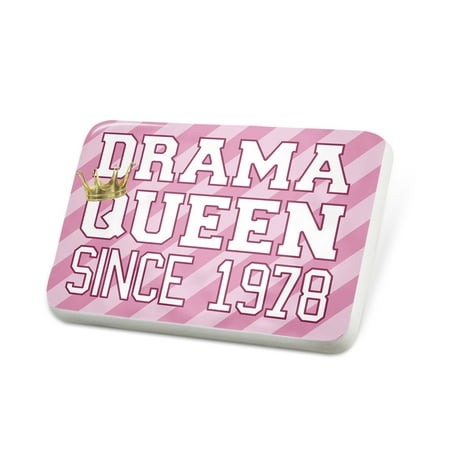 Porcelein Pin Drama Queen since 1978, in pink Lapel Badge – NEONBLOND