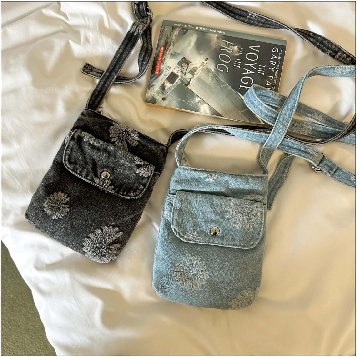 Sunyuer Women Vintage Denim Mini Crossbody Bag, Cute Daisy Floral Embroidery Cell Phone Purse, Lightweight Casual Shoulder Handbag with Adjustable Strap for Daily Travel Shopping
